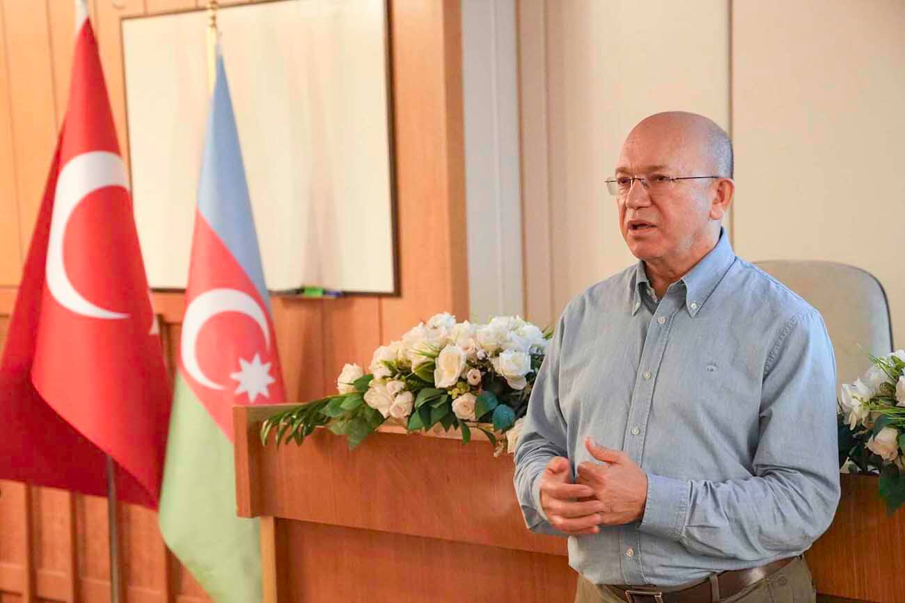 Agrobest Grup Yönetim Kurulu Başkanı Faruk Eroğlu Ege Üniversitesi Kariyer Etkinliğinde Bilgi ve Tecrübelerini Paylaştı